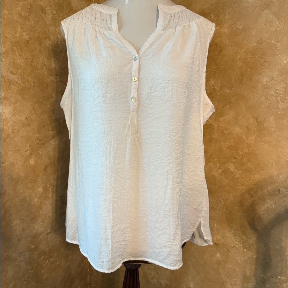 Roz & Ali White Sleeveless Polo Blouse